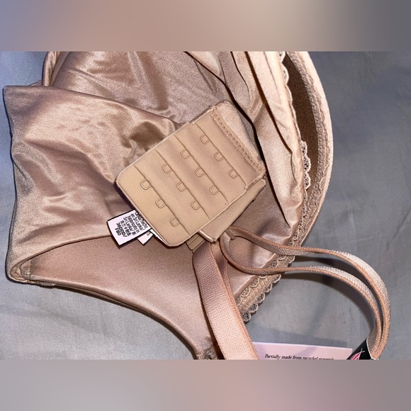NWT Victoria’s Secret Bra - Picture 5 of 6